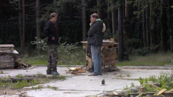 Joaquin, Timothy en Gerrit willen Jessie en Jeffry afluisteren met afluisterapparatuur