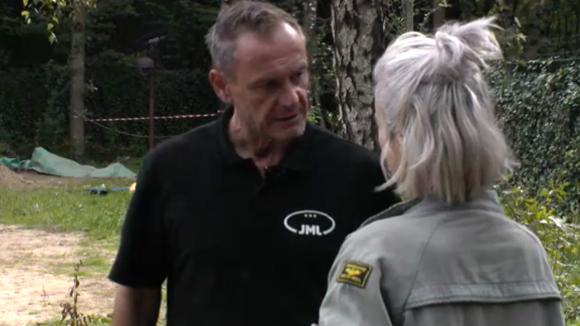 John legt uit waarom hij de bewoners uit zijn huisje heeft gezet