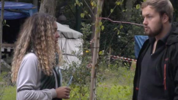 Shelley voelt een concurrentiestrijd met Brenda en bespreekt het met Gerrit